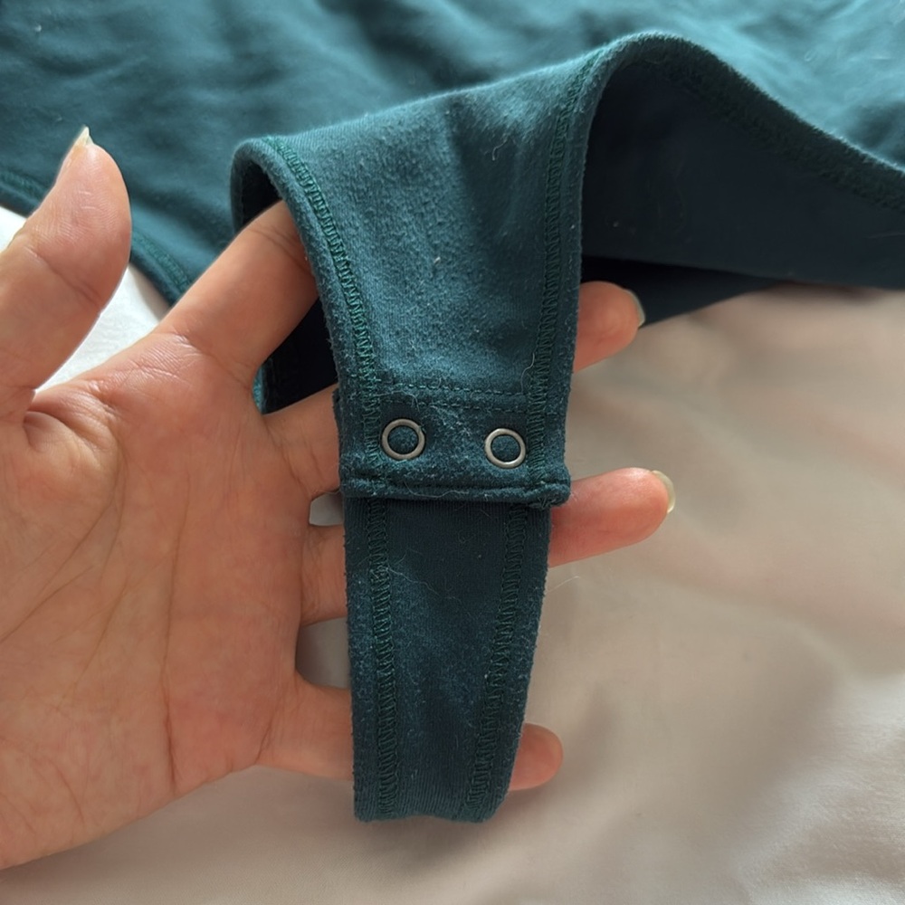 Abercrombie body suit size small - Picture 3 of 3